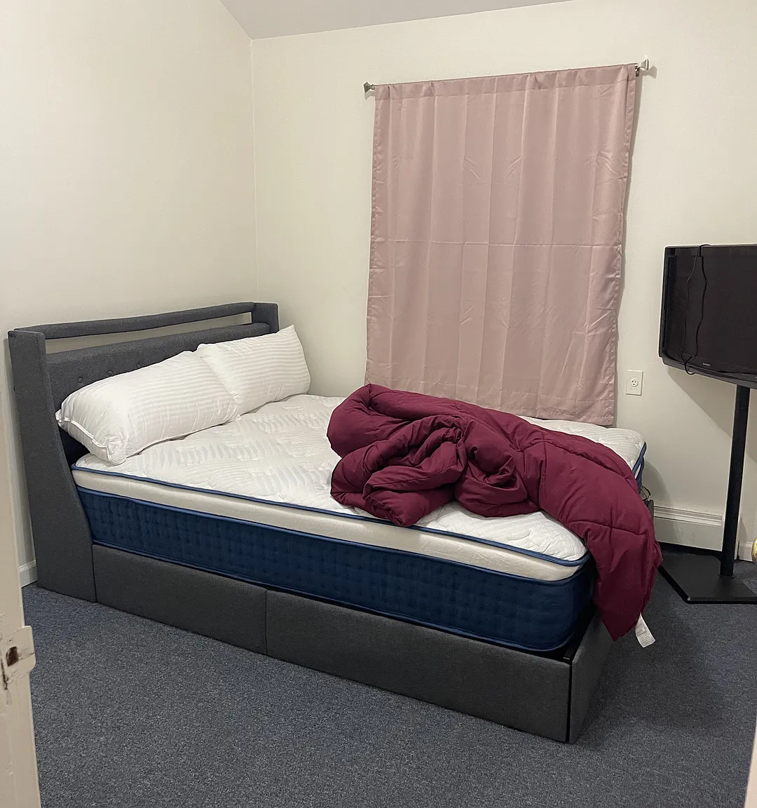 Partially Furnished 3-Bed House in Jamaica, NY — Photo 1
