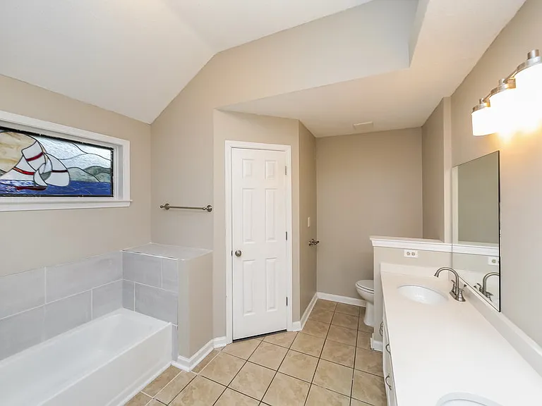 7621 Davis Pkwy — Photo 12