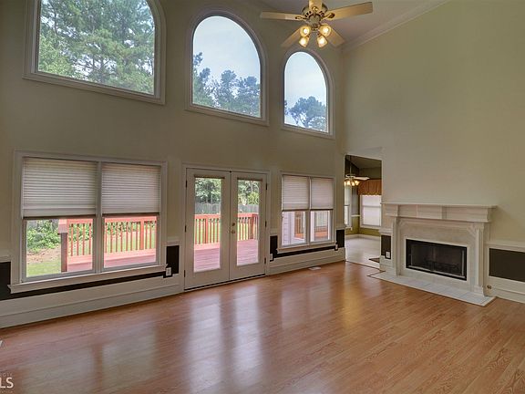 3rd image of 271 Brady Walk
