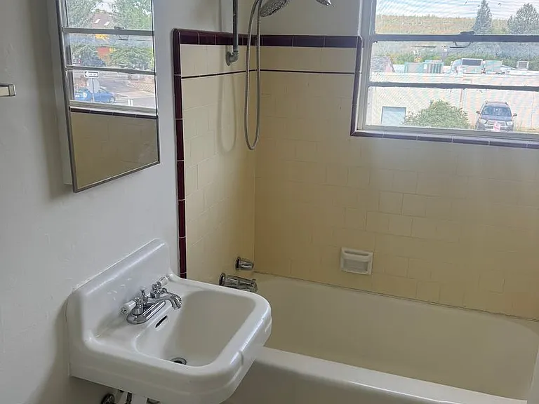 324 N San Francisco St — Photo 20