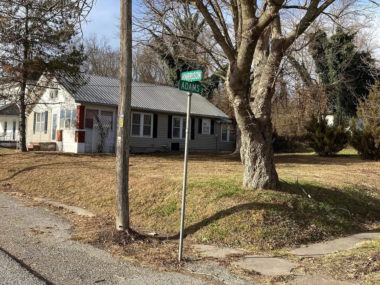 3 bed, 1200 sqft, $850 — Photo 2
