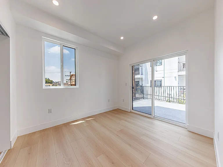 Gorgeous New Townhomes Next To la Cienega Park — Photo 27
