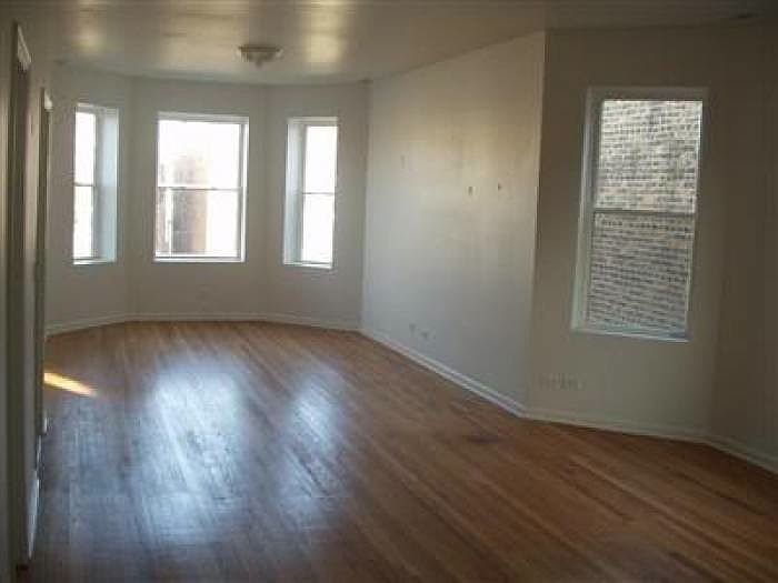 View from Diningroom to Livingroom