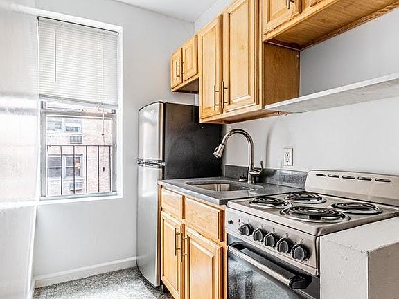 5th image of 242 E 71st St APT 2W