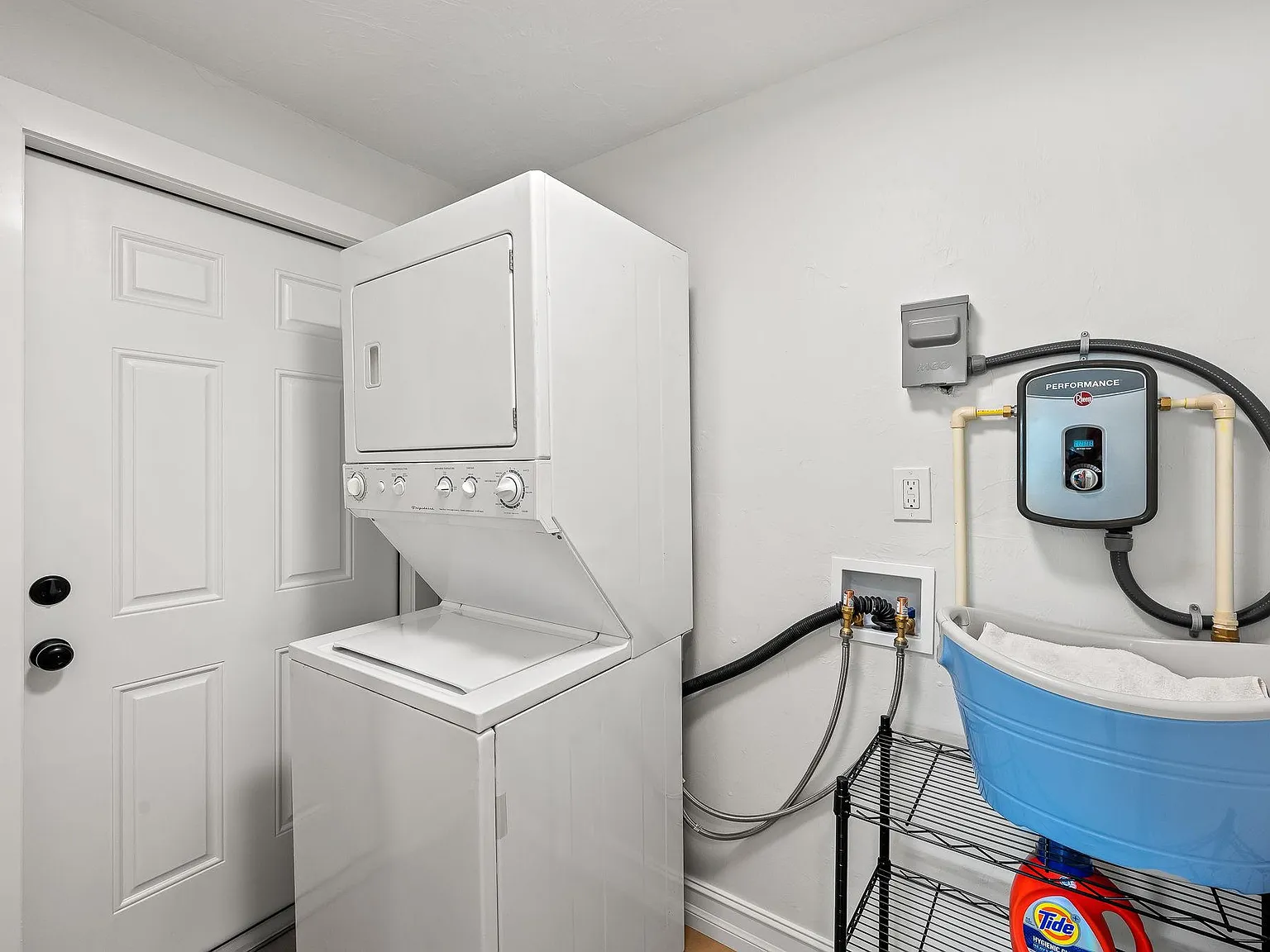 1100 Highlands Dr — Photo 3