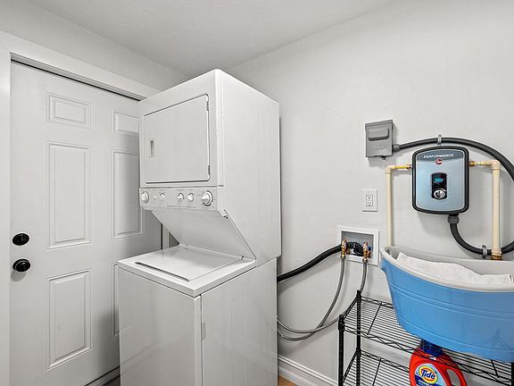 3rd image of 1100 Highlands Dr #4