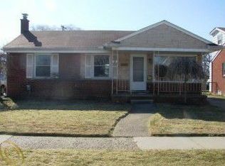 28719 Floral St, Roseville, MI 48066