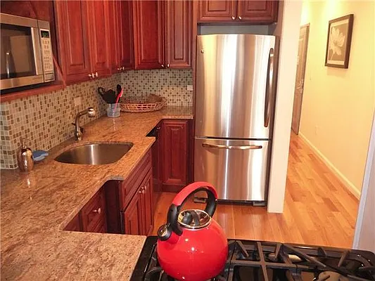 Rented by WIRE International Realty | media 10