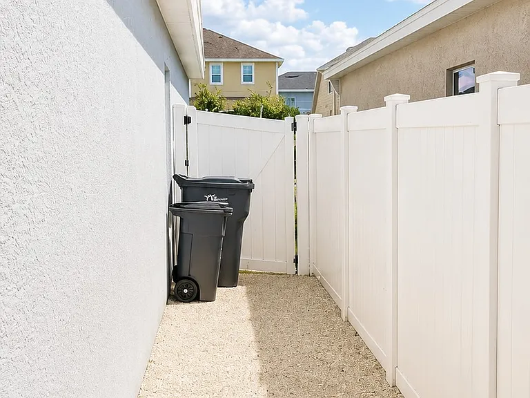 4815 Windy Hammock Way — Photo 4