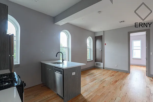 Rented by ERNY LLC | media 23