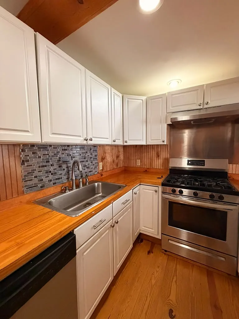 2 bed, 1000 sqft, $2,090 — Photo 3