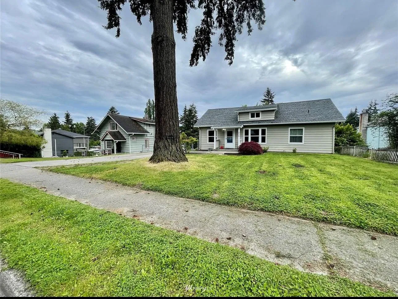 4 bed, 1.5 bath, 1596 sqft, $2,900 — Photo 2