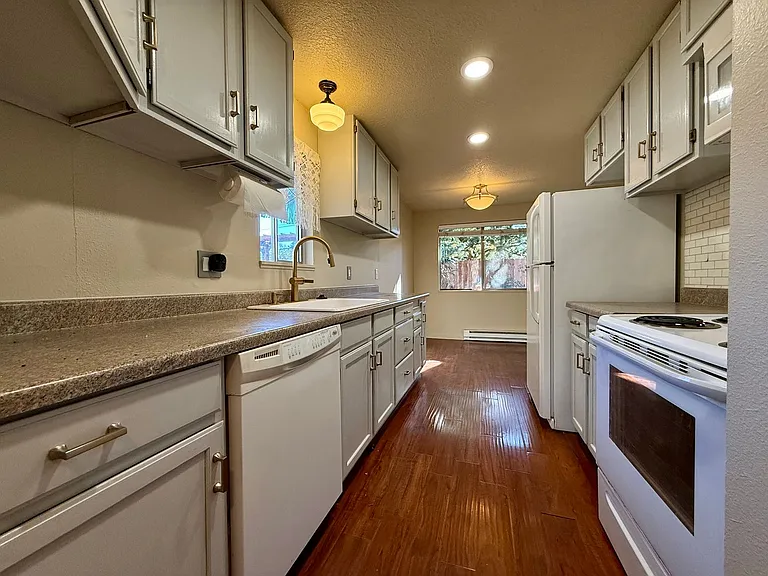6918 SW 104th Ave — Photo 4