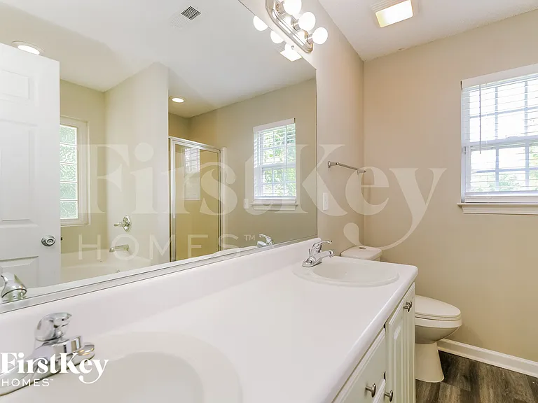 1716 Northside Dr — Photo 10
