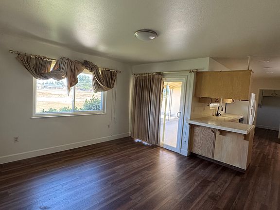 4th image of 604 River Oaks Dr