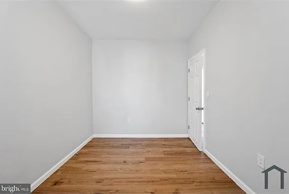 5749 Catharine St — Photo 13