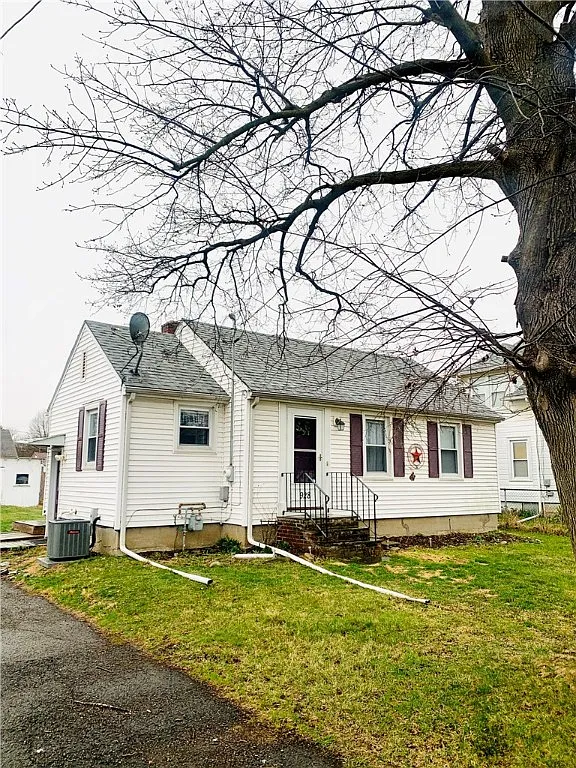 928 Cedar St photo 1