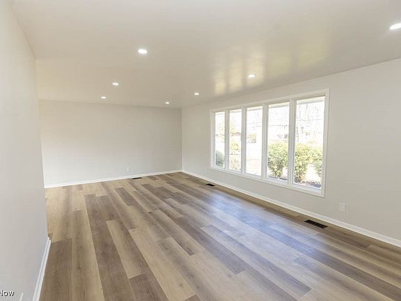 3rd image of 3690 Runnymede Blvd