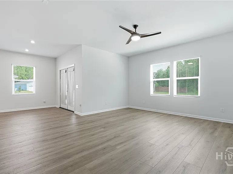 217 Crosstown Ave — Photo 5