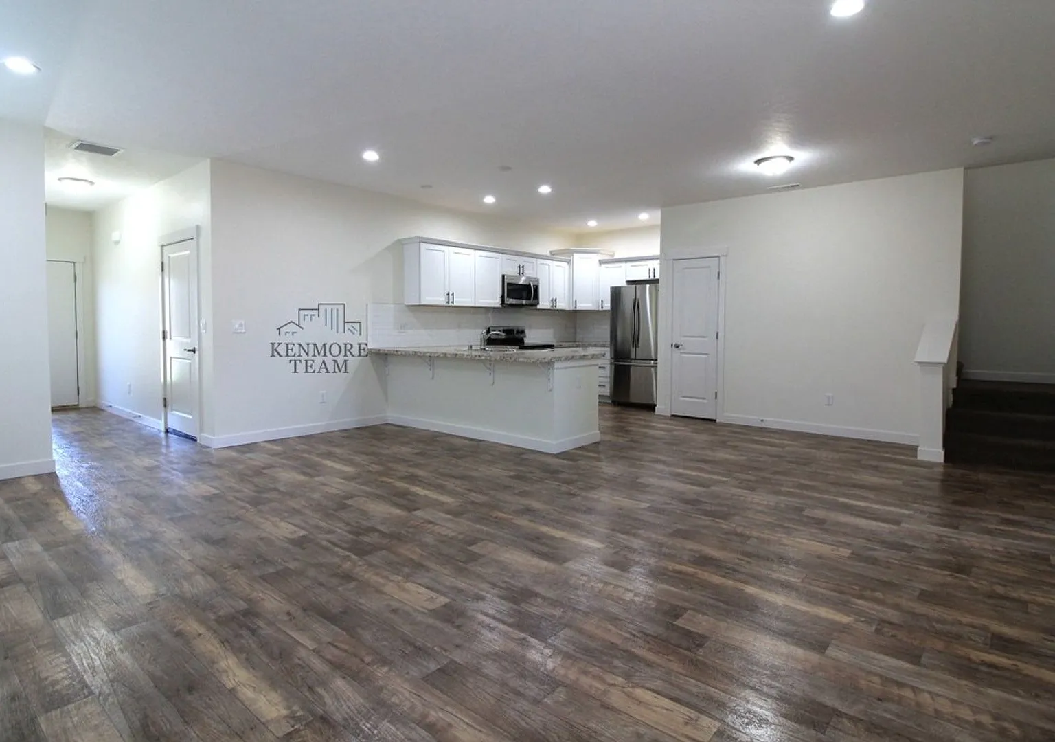 3 Bed, 2.5 Bath Townhome in Kennewick — Photo 2