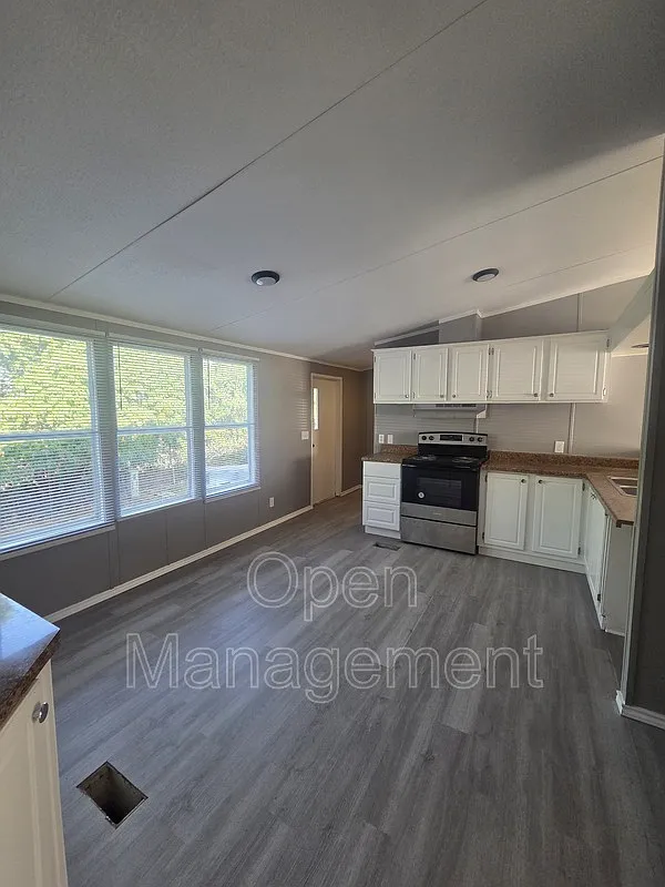 3 bed, 2.0 bath, 1232 sqft, $1,079 — Photo 4