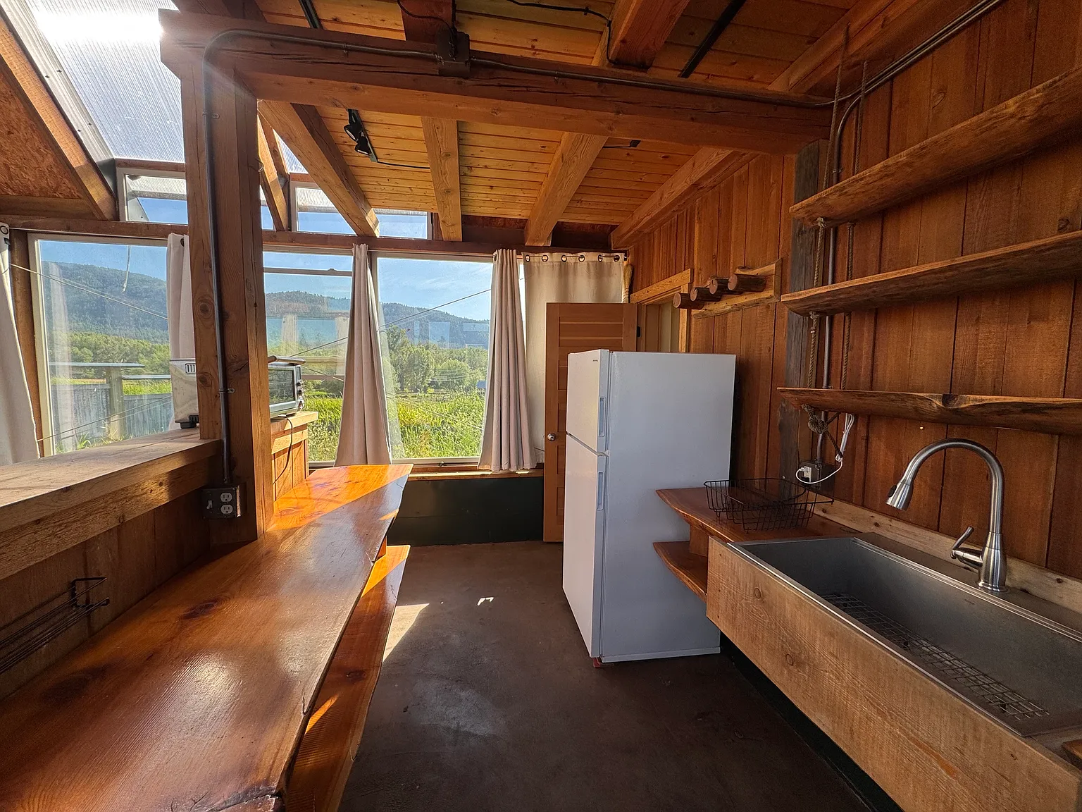 Studio, 550 sqft, $1,300 — Photo 3