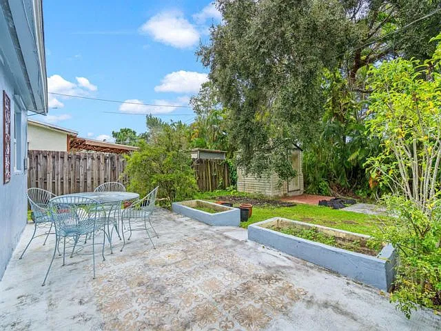9478 SW 51st St — Photo 3