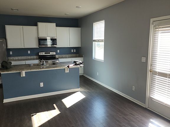 3rd image of 211 Embry Blvd