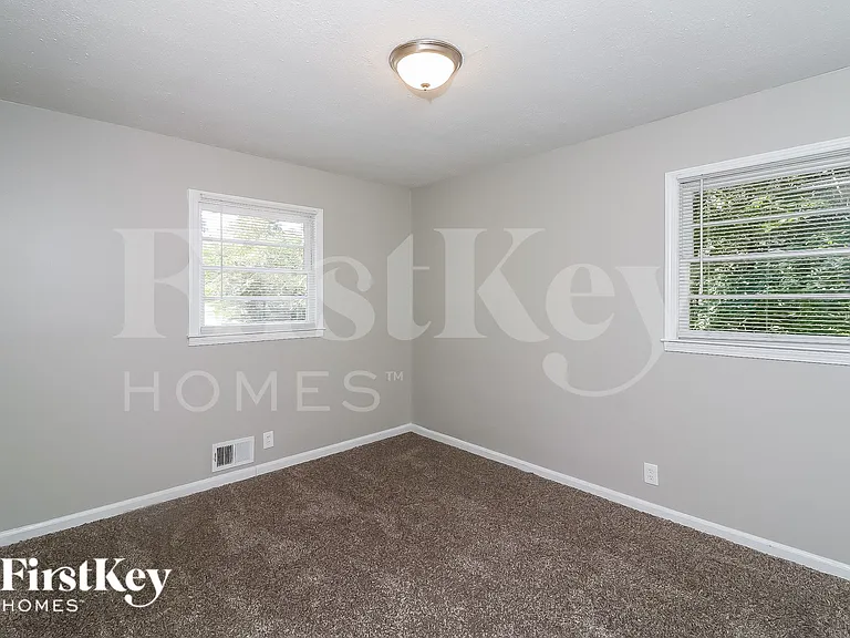 5379 Park Ave — Photo 13