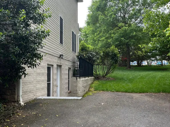 (undisclosed Address), Mc Lean, VA 22101