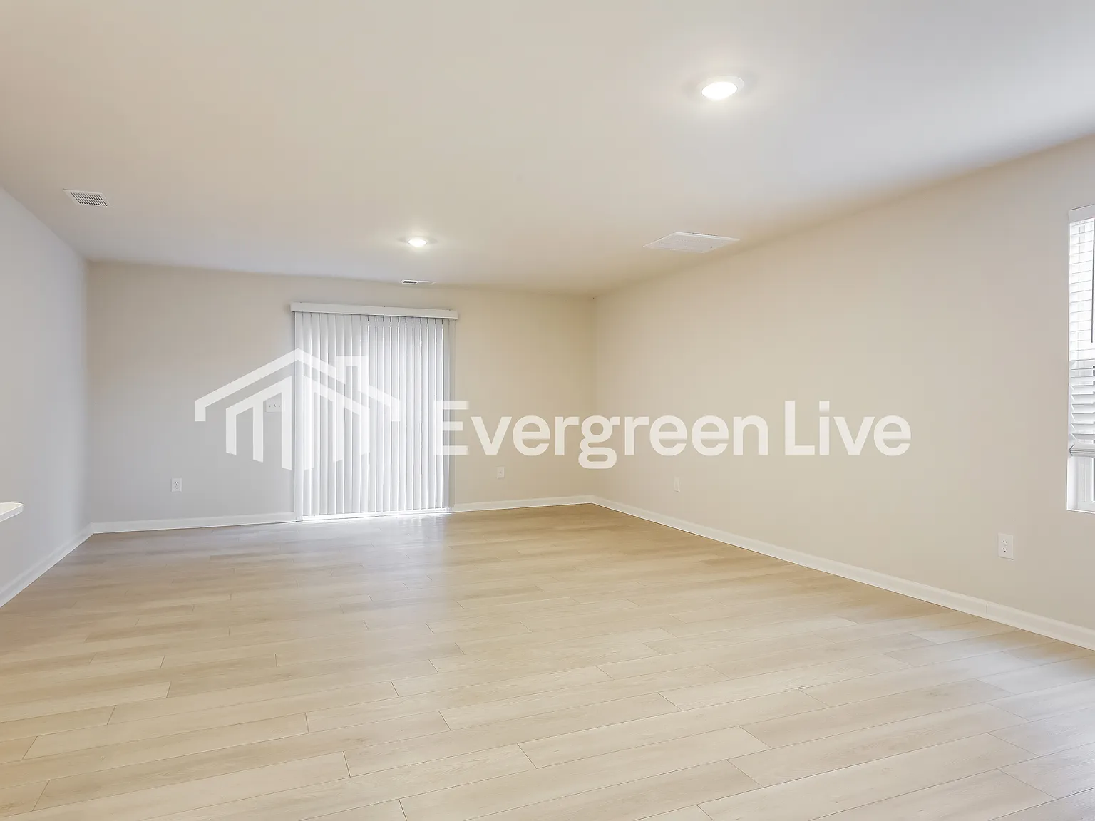 5 bed, 3.0 bath, 2578 sqft, $2,220 — Photo 4