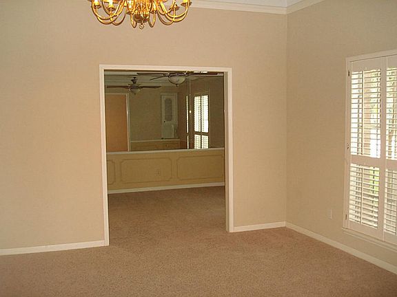 3rd image of 702 Thistlewood Dr
