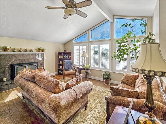 4th image of 178 NW Captain Court