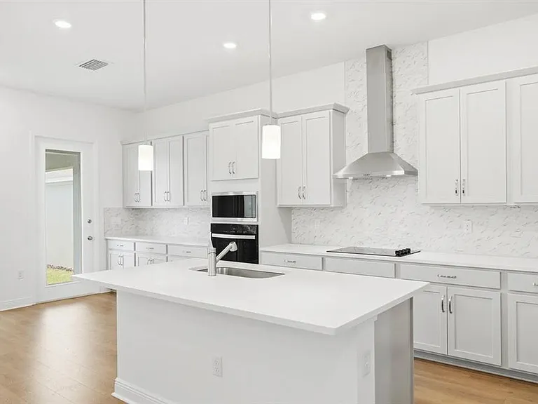 16453 Hamlin View St — Photo 7