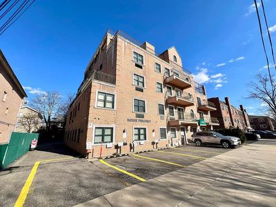 4223 212th St APT 5A, Flushing, NY, 11361