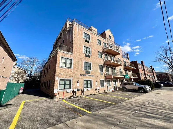 4223 212th St APT 5A, Flushing, NY 11361