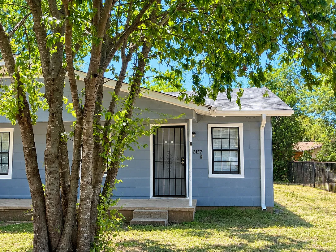 212 W Hoover Ave — Photo 1