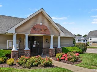 147 Brandy Mill Cir #25E, High Ridge, MO 63049