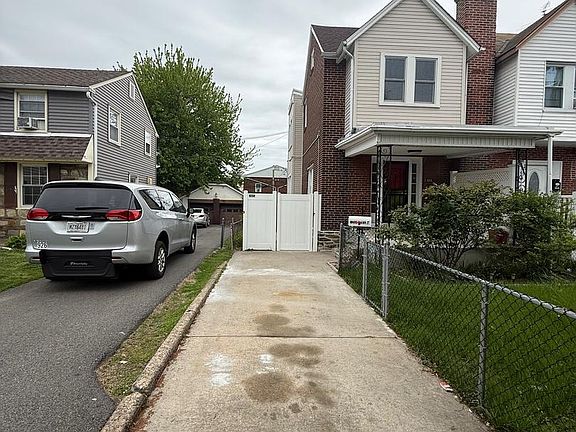 3rd image of 825 Rhawn St