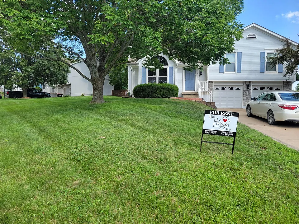 100 SE Harvard Dr