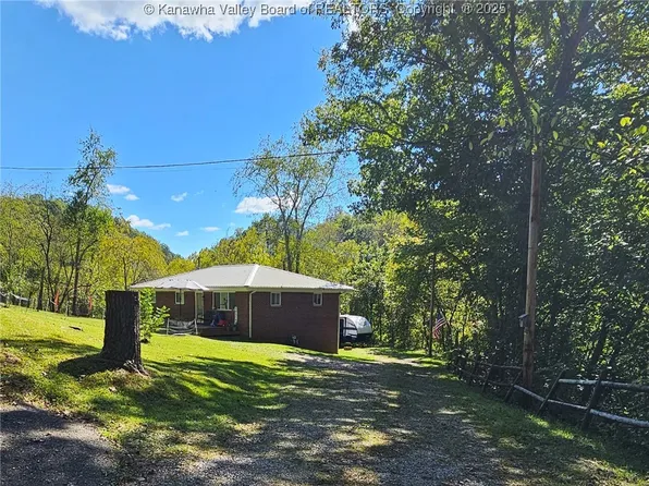 236 Buck Rd, Leon, WV 25123