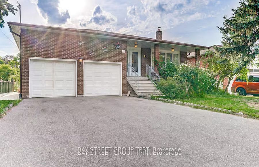 1st image of 8 Kersey Cres