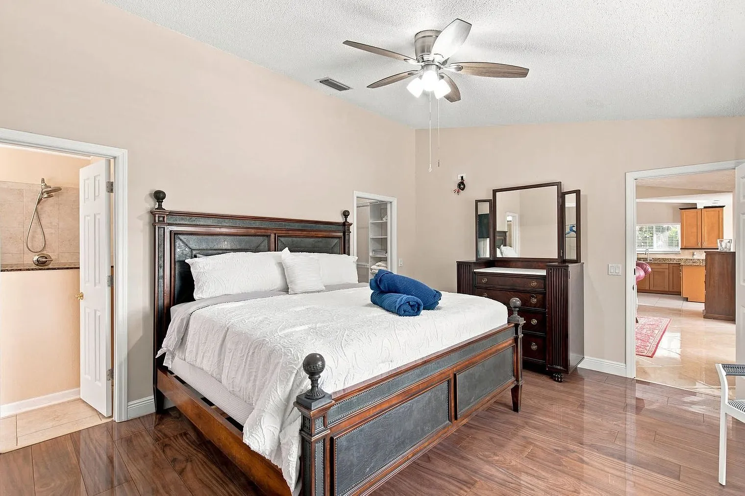3 bed, 2.0 bath, 1689 sqft, $6,210 — Photo 4