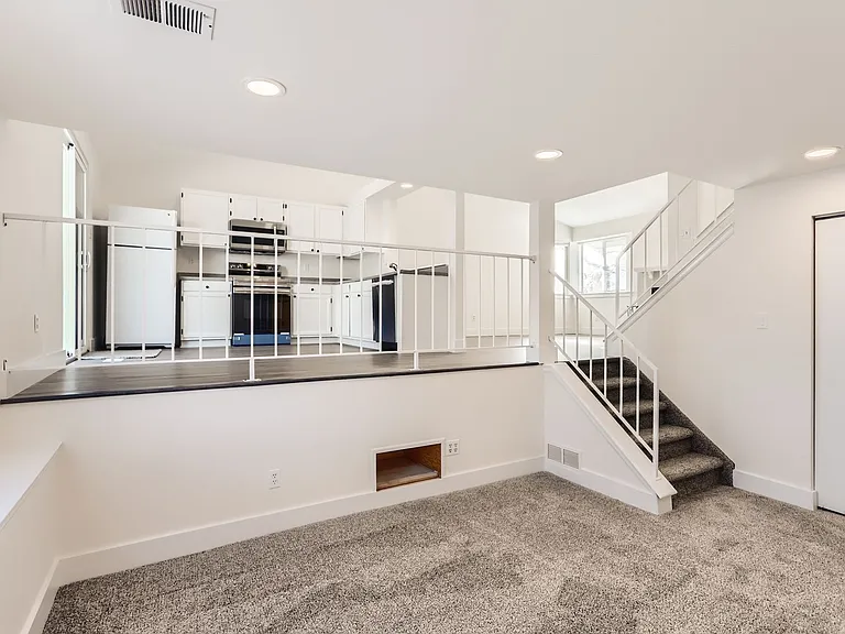 2046 Sumac St — Photo 12