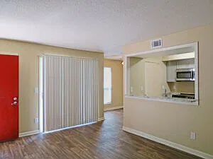 Fourth Creek Landing Apts — Photo 4
