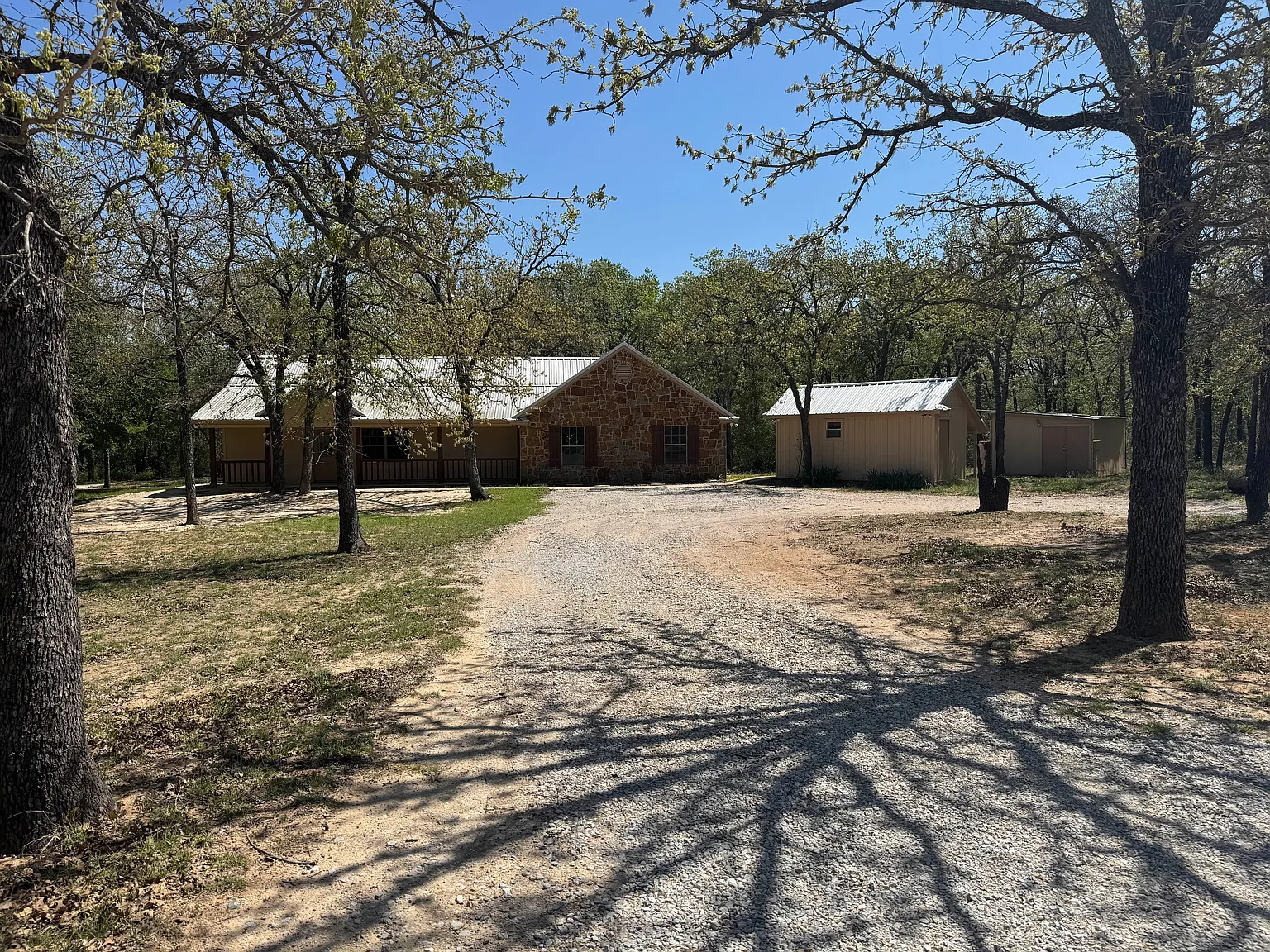 4 bed, 2058 sqft, $2,500 — Photo 2