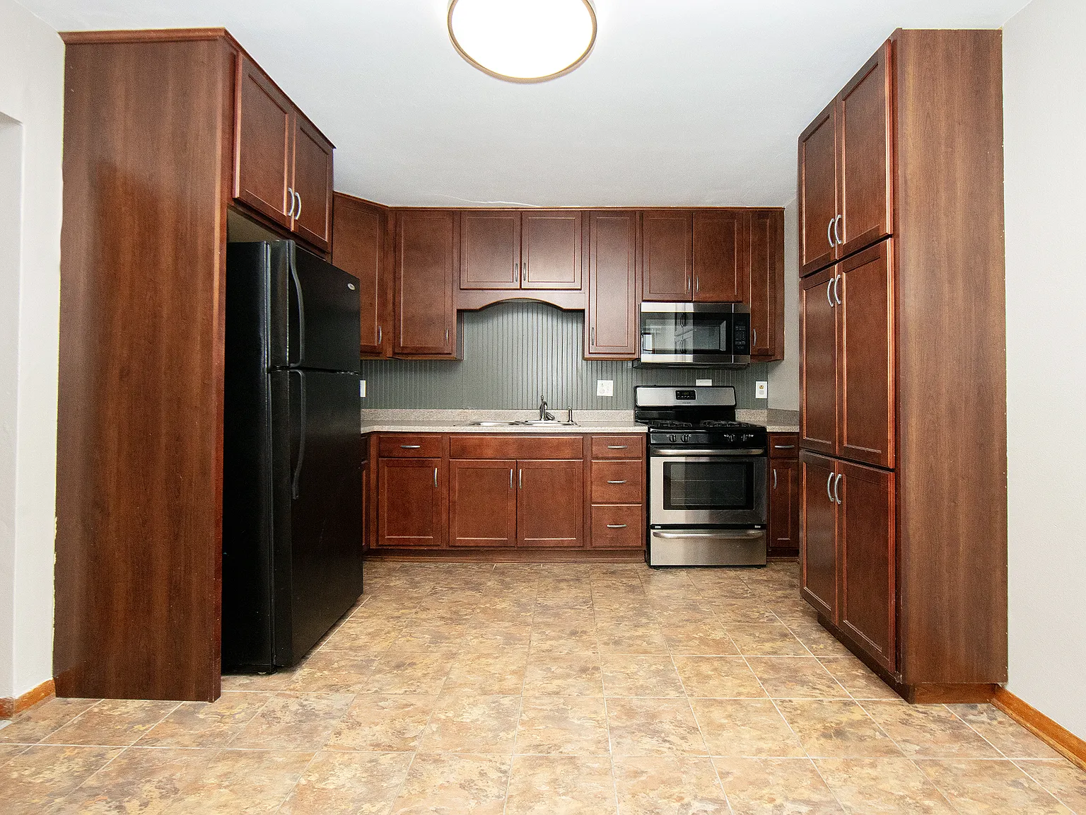 4 bed, 1637 sqft, $1,700 — Photo 3