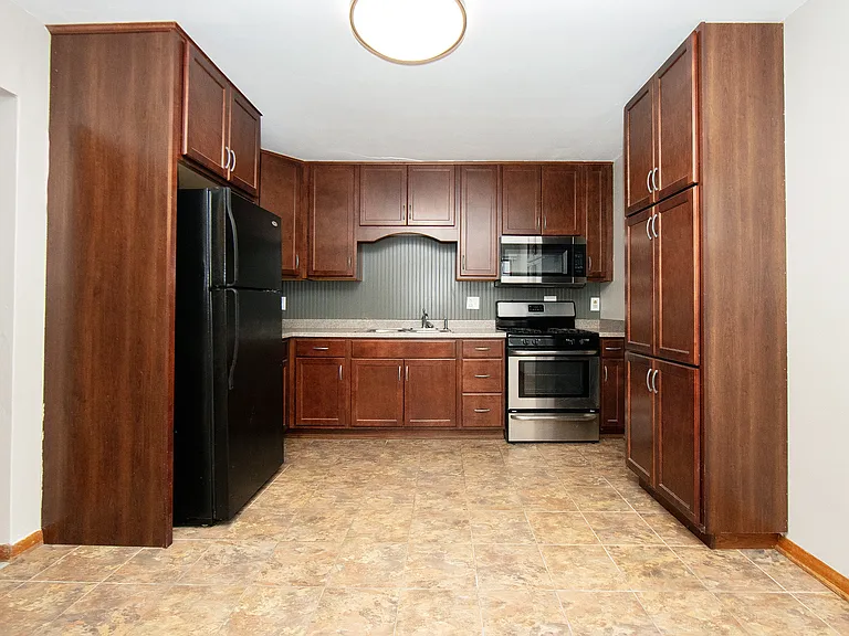 2616 Valley Park Dr — Photo 3