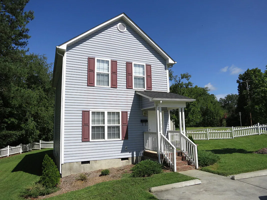 4 bed, 2.5 bath, 1265 sqft, $3,200 — Photo 1