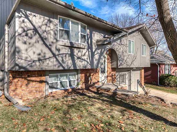 2nd image of 12142 Erskine Cir